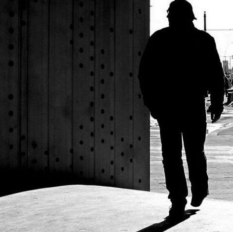 ما تفسير الحلم باسم شخص معين للعزباء لابن سيرين؟