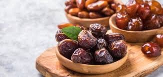 ما تفسير اخذ التمر من الميت في المنام لابن سيرين؟