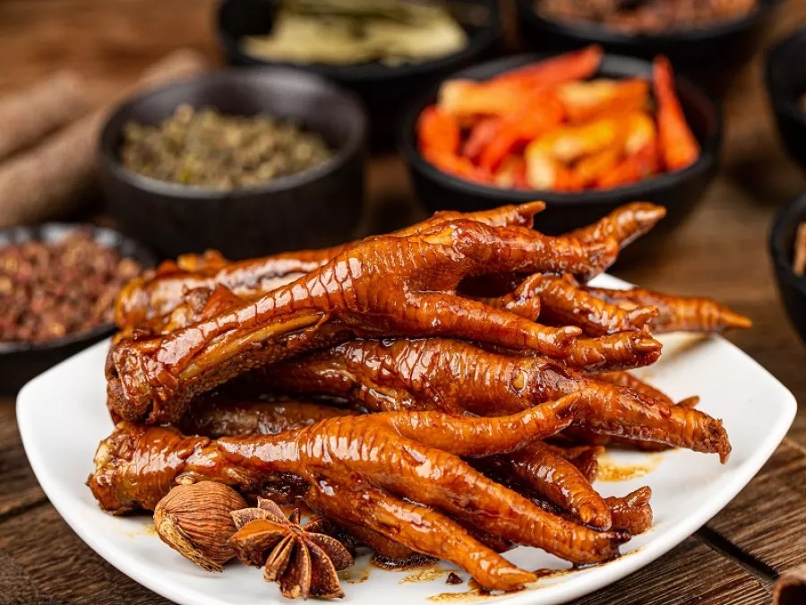 ما تفسير اكل ارجل الدجاج في المنام لابن سيرين؟