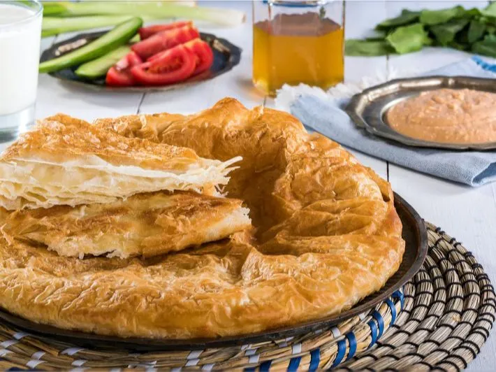 ما تفسير حلم الفطير في الحلم للحامل لابن سيرين ؟