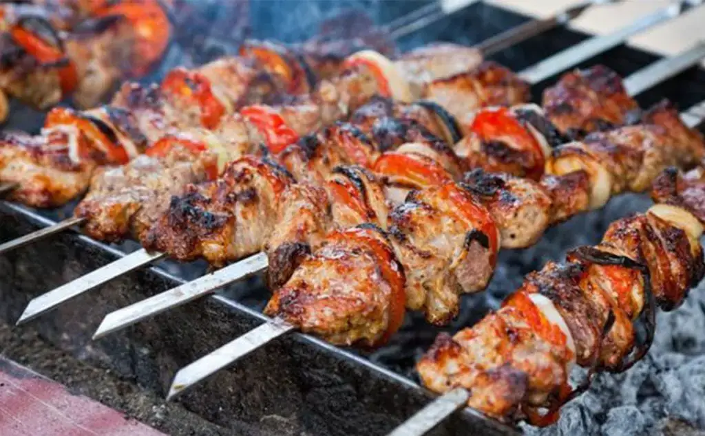 ما تفسيرات رؤية الكباب المشوي في المنام؟