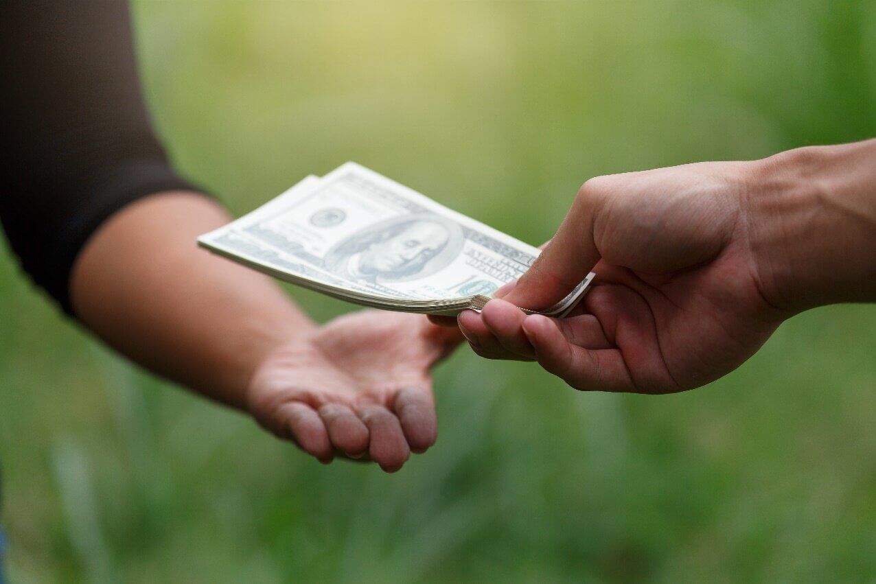 تاويلات ابن سيرين لرؤية الميت يطلب فلوس في المنام