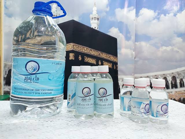 أهم 20 تفسير لرؤية قارورة ماء زمزم في المنام