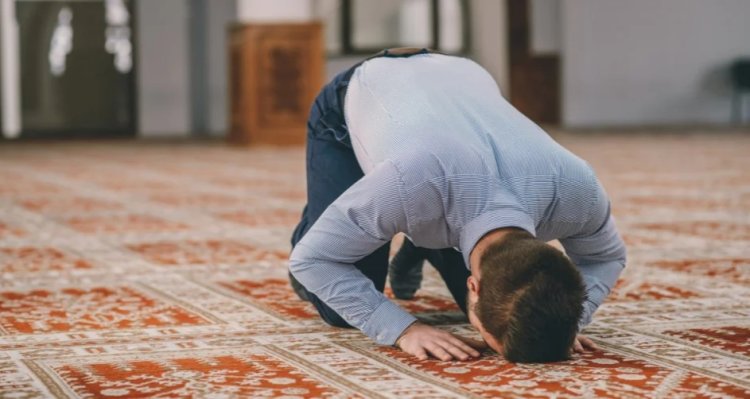 ماتفسير الصلاة في المنام لابن سيرين وكبار الفقهاء؟