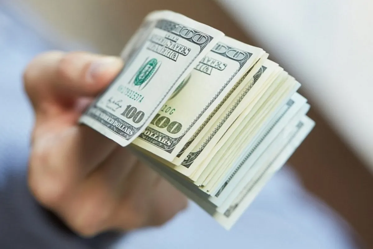 تعرف على تفسير رؤية إعطاء المال في المنام للمتزوجة لابن سيرين